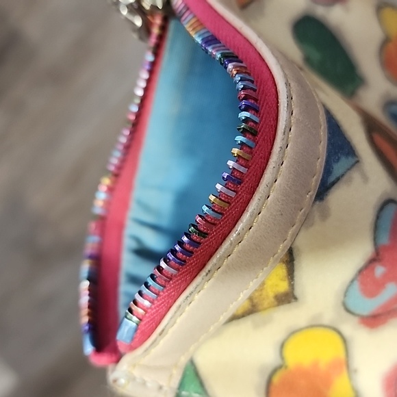 Dooney & Bourke Scribbled Hearts Wristlet Vtg - Picture 4 of 8